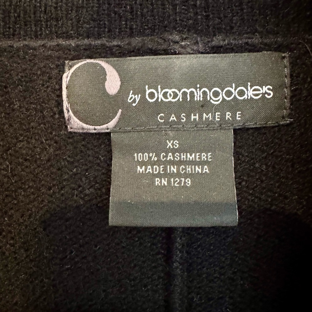 Bloomingdale's Elegant Black Cashmere Sweater